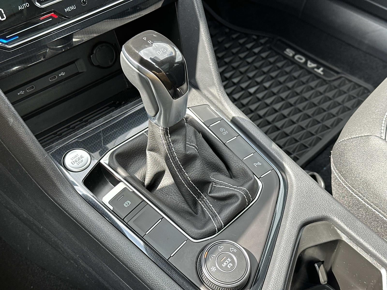 2025 Volkswagen Taos SE Black 4MOTION
