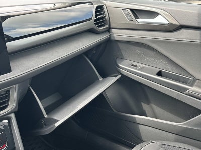 2025 Volkswagen Taos SE Black 4MOTION