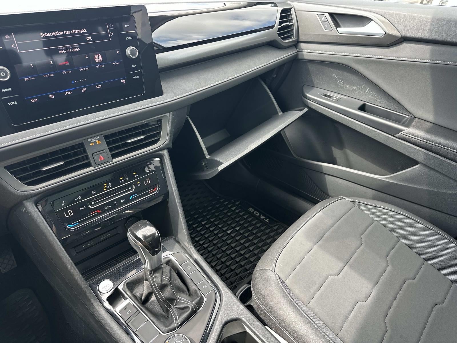 2025 Volkswagen Taos SE Black 4MOTION