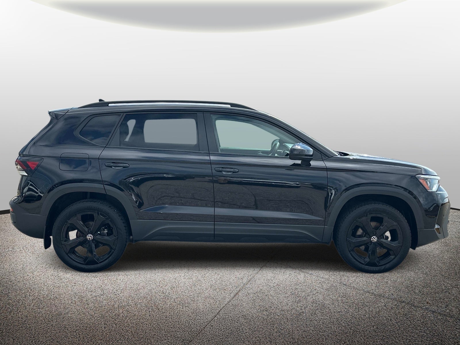 2025 Volkswagen Taos SE Black 4MOTION
