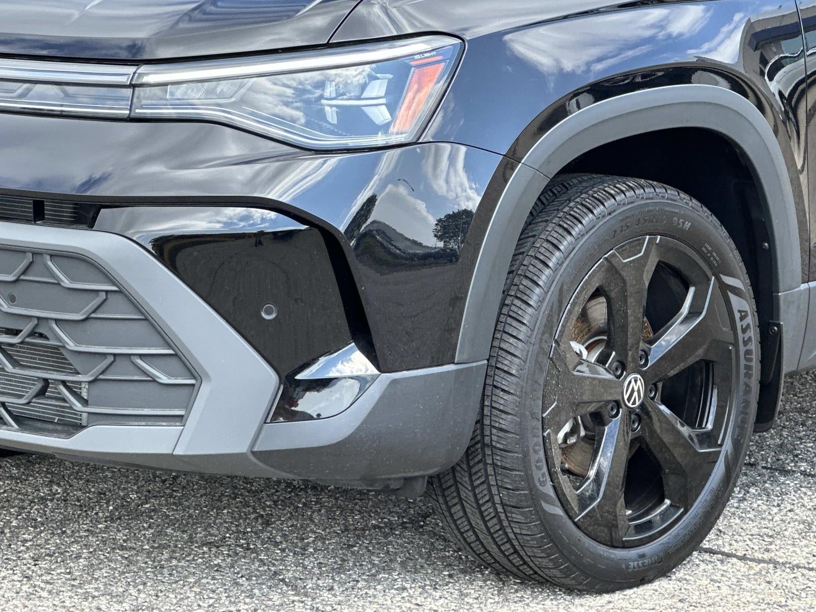 2025 Volkswagen Taos SE Black 4MOTION