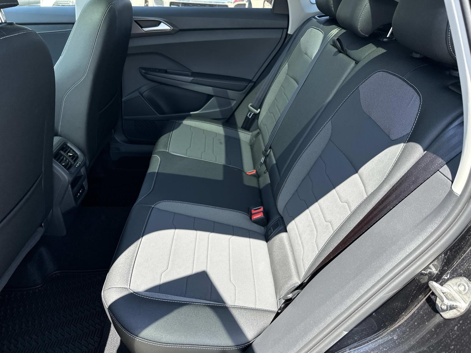 2026 Volkswagen Taos SE Black 4MOTION