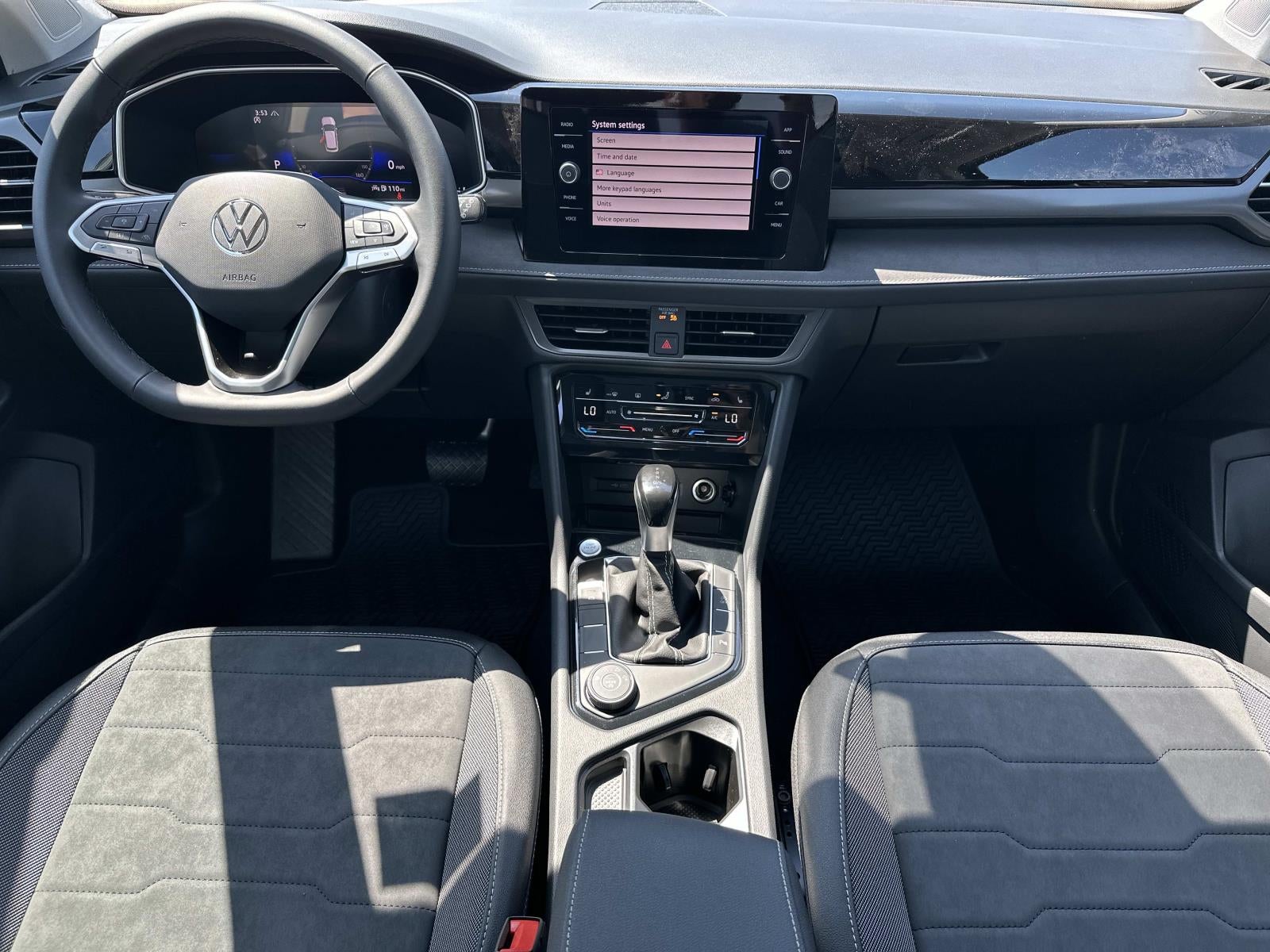 2026 Volkswagen Taos SE Black 4MOTION