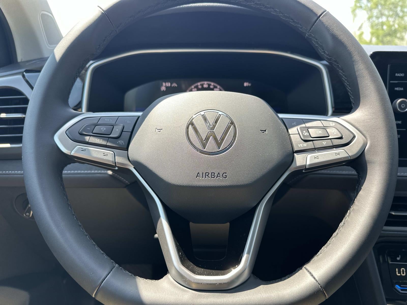 2026 Volkswagen Taos SE Black 4MOTION