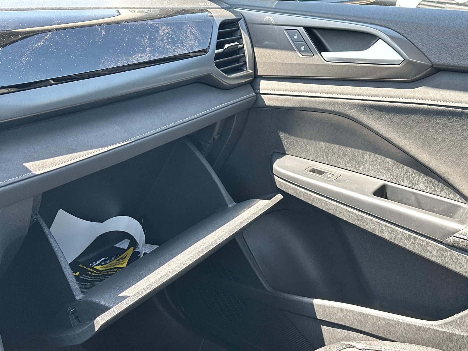2026 Volkswagen Taos SE Black 4MOTION