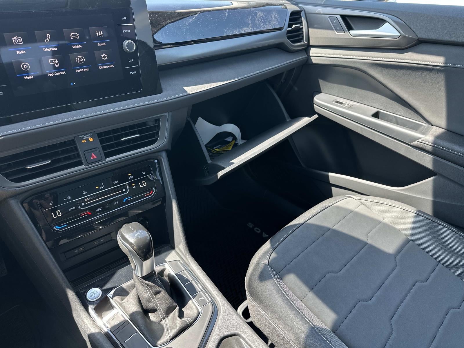2026 Volkswagen Taos SE Black 4MOTION