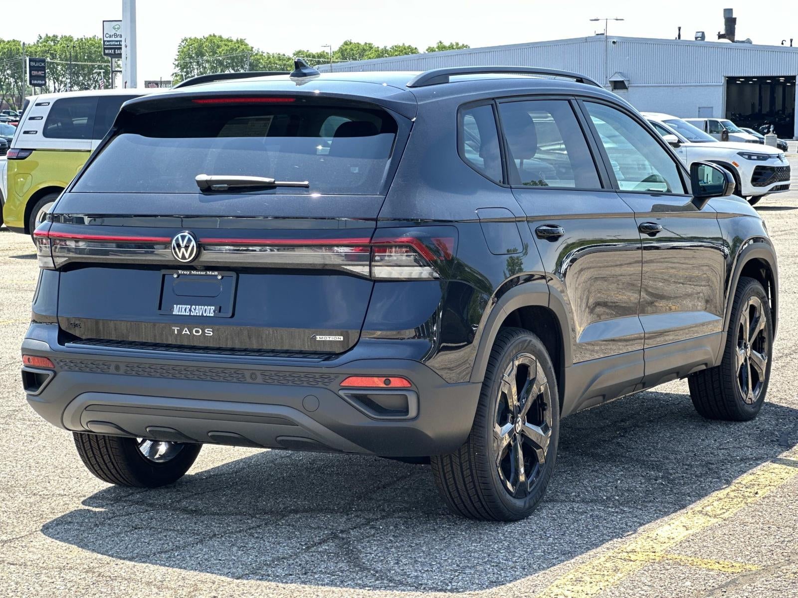 2026 Volkswagen Taos SE Black 4MOTION