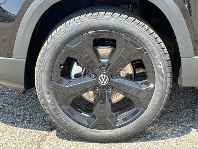 2026 Volkswagen Taos SE Black 4MOTION