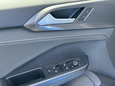 2025 Volkswagen Taos SE Black 4MOTION