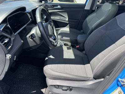 2025 Volkswagen Taos SE Black 4MOTION
