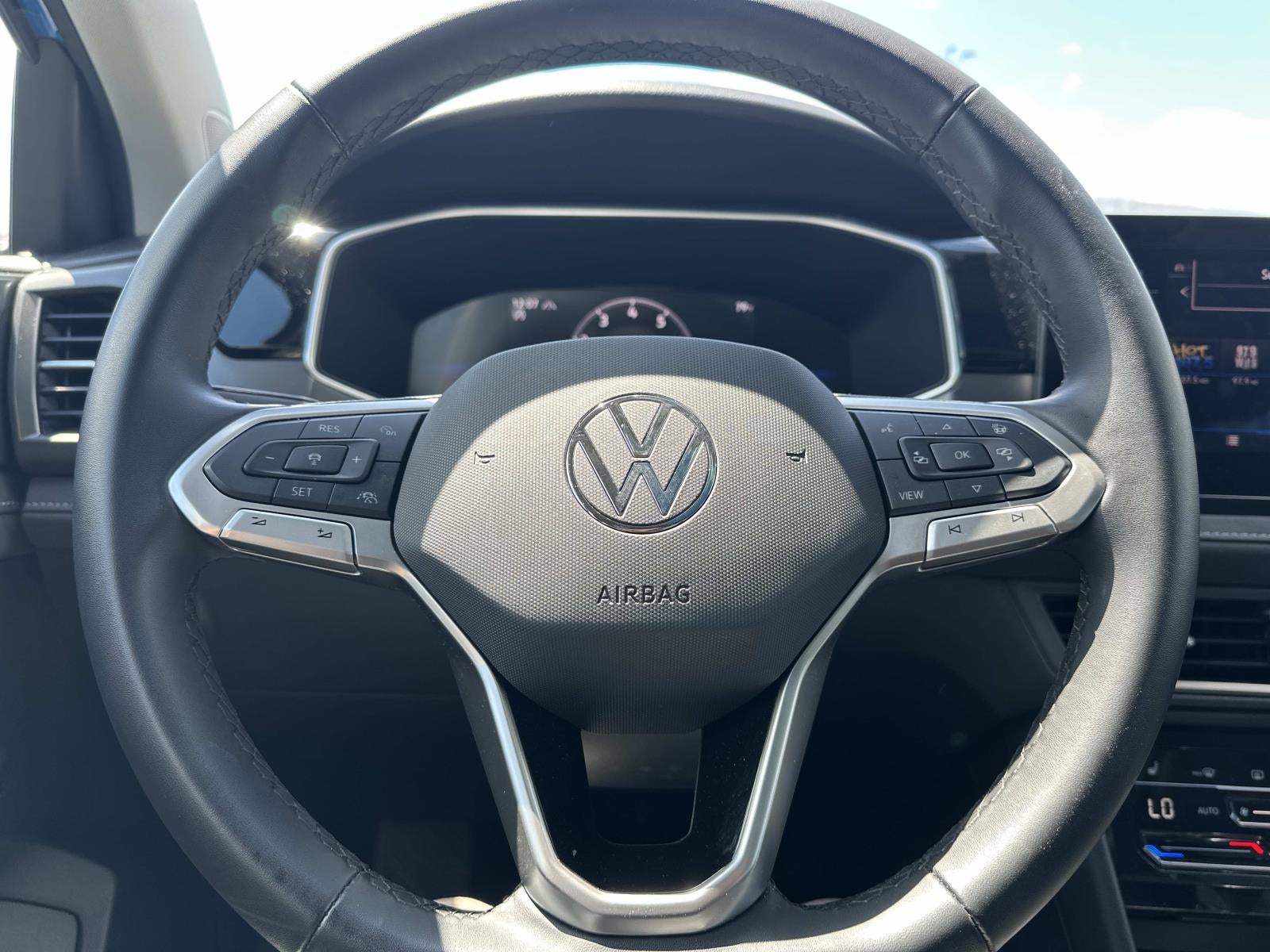 2025 Volkswagen Taos SE Black 4MOTION