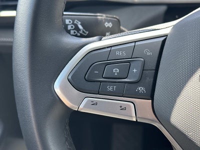 2025 Volkswagen Taos SE Black 4MOTION