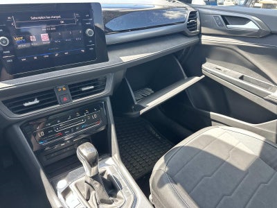 2025 Volkswagen Taos SE Black 4MOTION