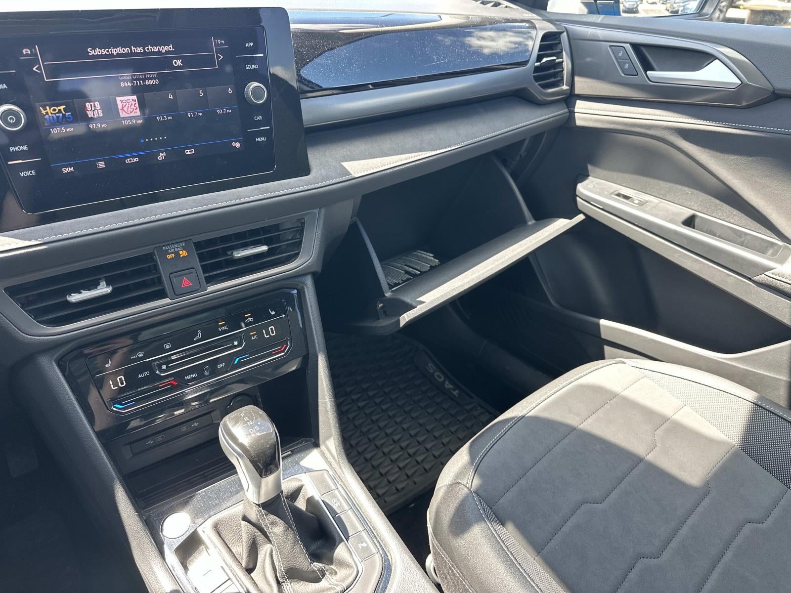 2025 Volkswagen Taos SE Black 4MOTION