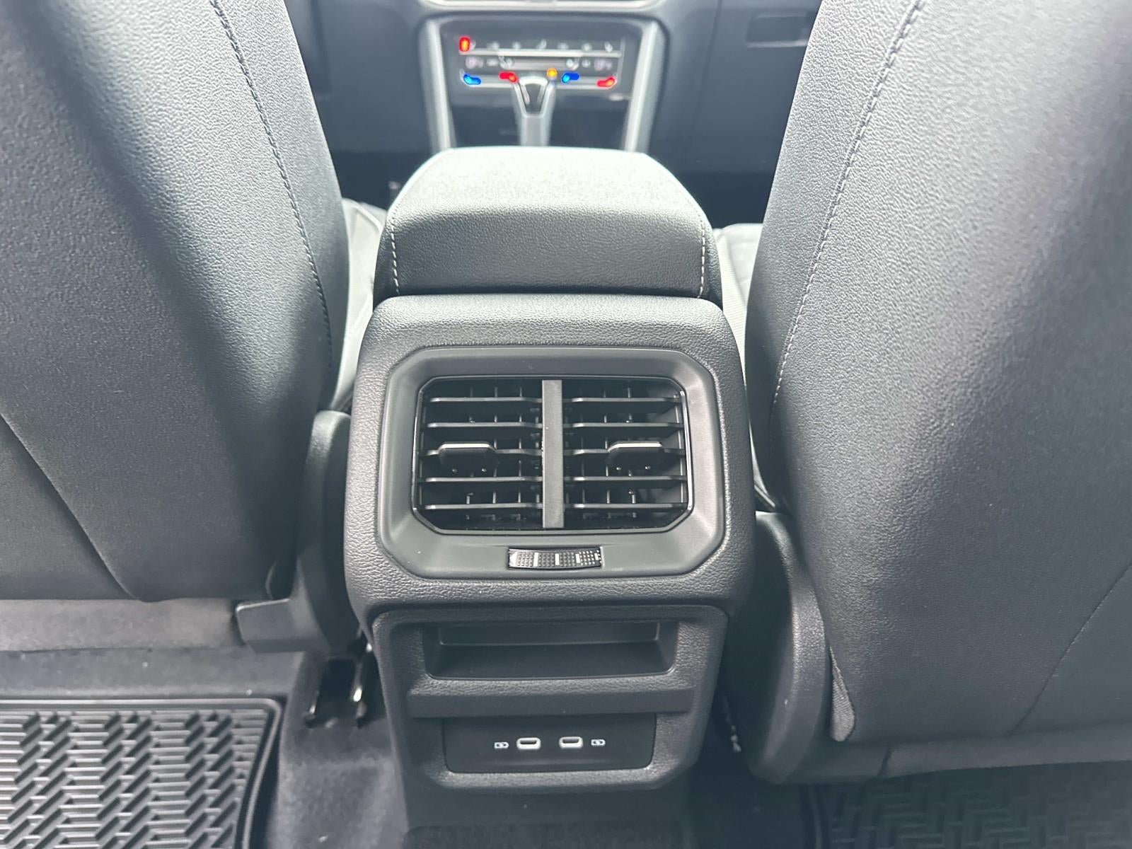 2026 Volkswagen Taos 1.5T SE Black