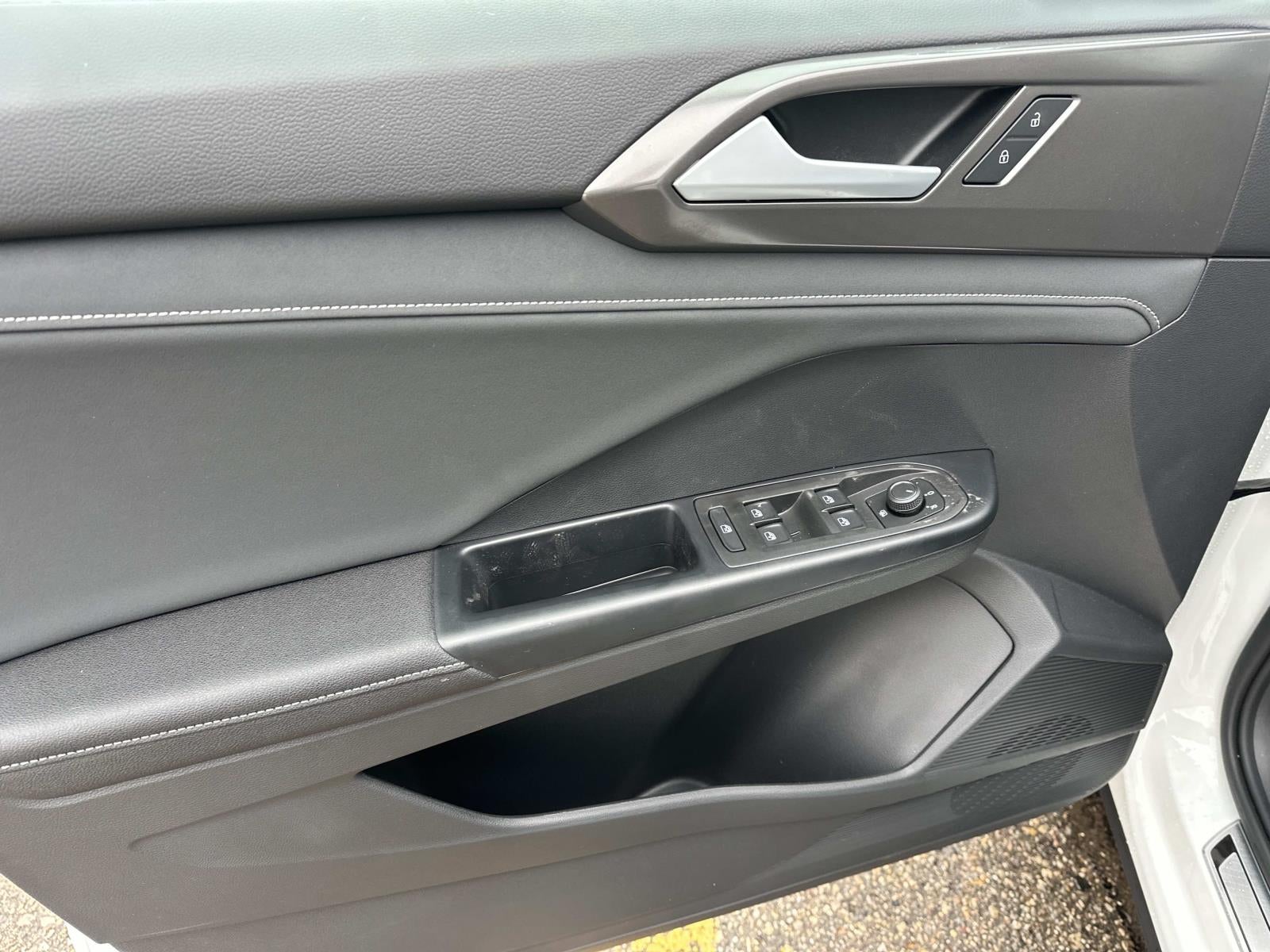 2026 Volkswagen Taos 1.5T SE Black