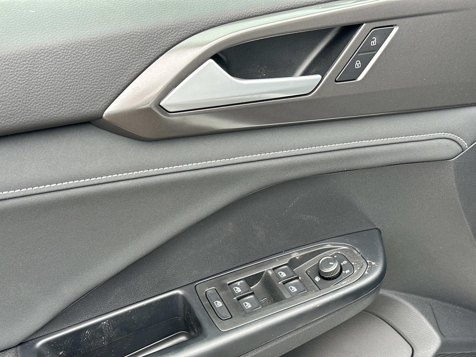 2026 Volkswagen Taos 1.5T SE Black