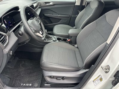 2026 Volkswagen Taos 1.5T SE Black