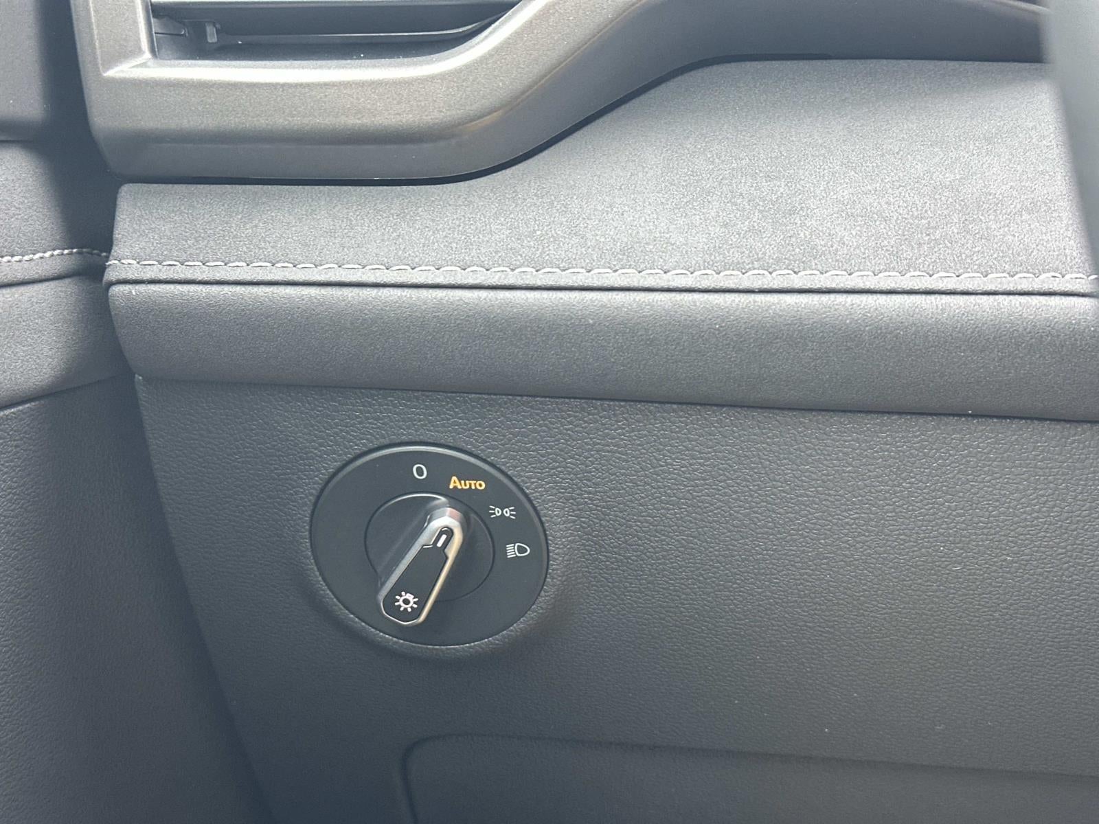 2026 Volkswagen Taos 1.5T SE Black