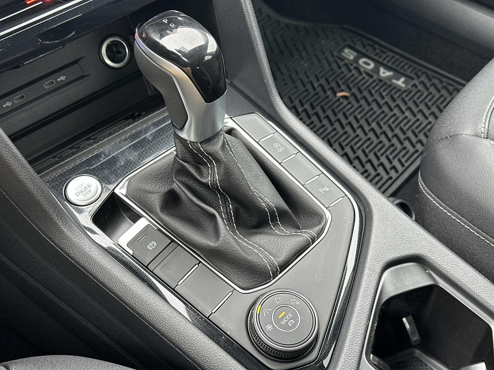 2026 Volkswagen Taos 1.5T SE Black