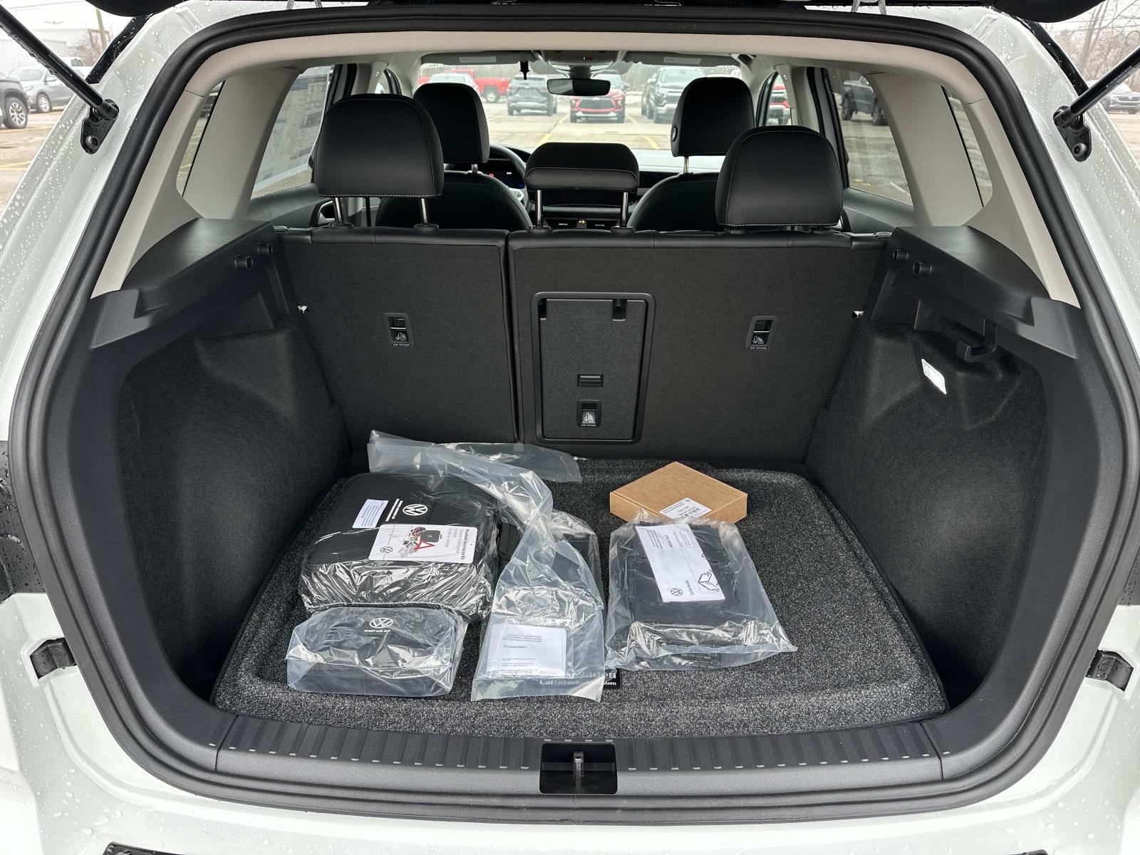 2026 Volkswagen Taos 1.5T SE Black