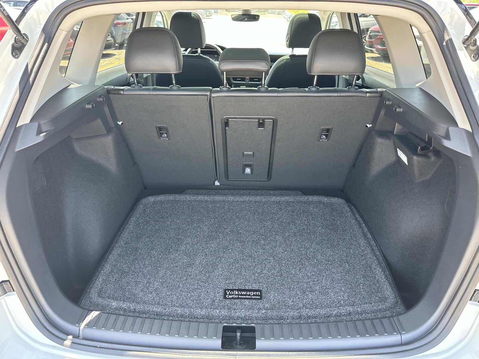 2025 Volkswagen Taos SE Black 4MOTION
