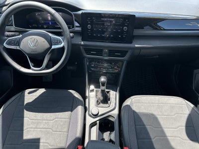 2025 Volkswagen Taos SE Black 4MOTION
