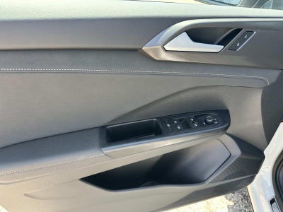 2025 Volkswagen Taos SE Black 4MOTION