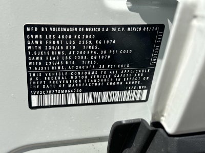 2025 Volkswagen Taos SE Black 4MOTION