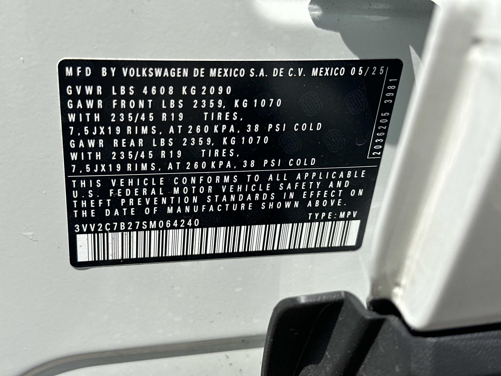 2025 Volkswagen Taos SE Black 4MOTION
