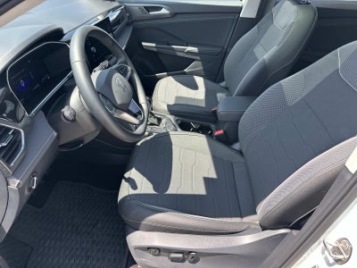 2025 Volkswagen Taos SE Black 4MOTION