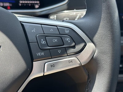 2025 Volkswagen Taos SE Black 4MOTION