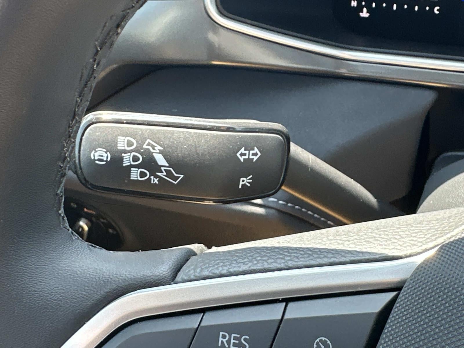 2025 Volkswagen Taos SE Black 4MOTION