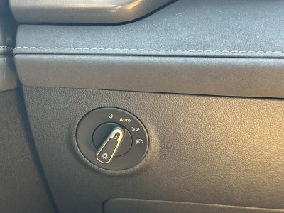2025 Volkswagen Taos SE Black 4MOTION