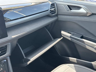 2025 Volkswagen Taos SE Black 4MOTION