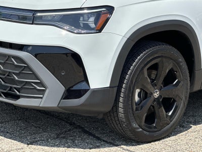2025 Volkswagen Taos SE Black 4MOTION