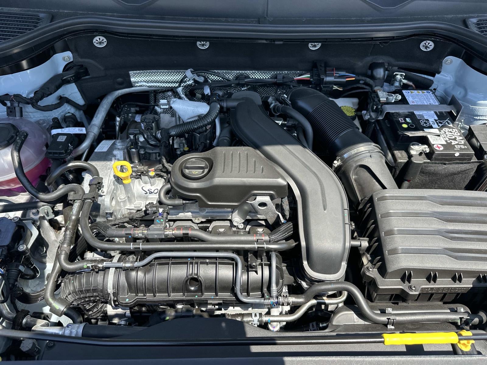 2026 Volkswagen Taos SE Black FWD