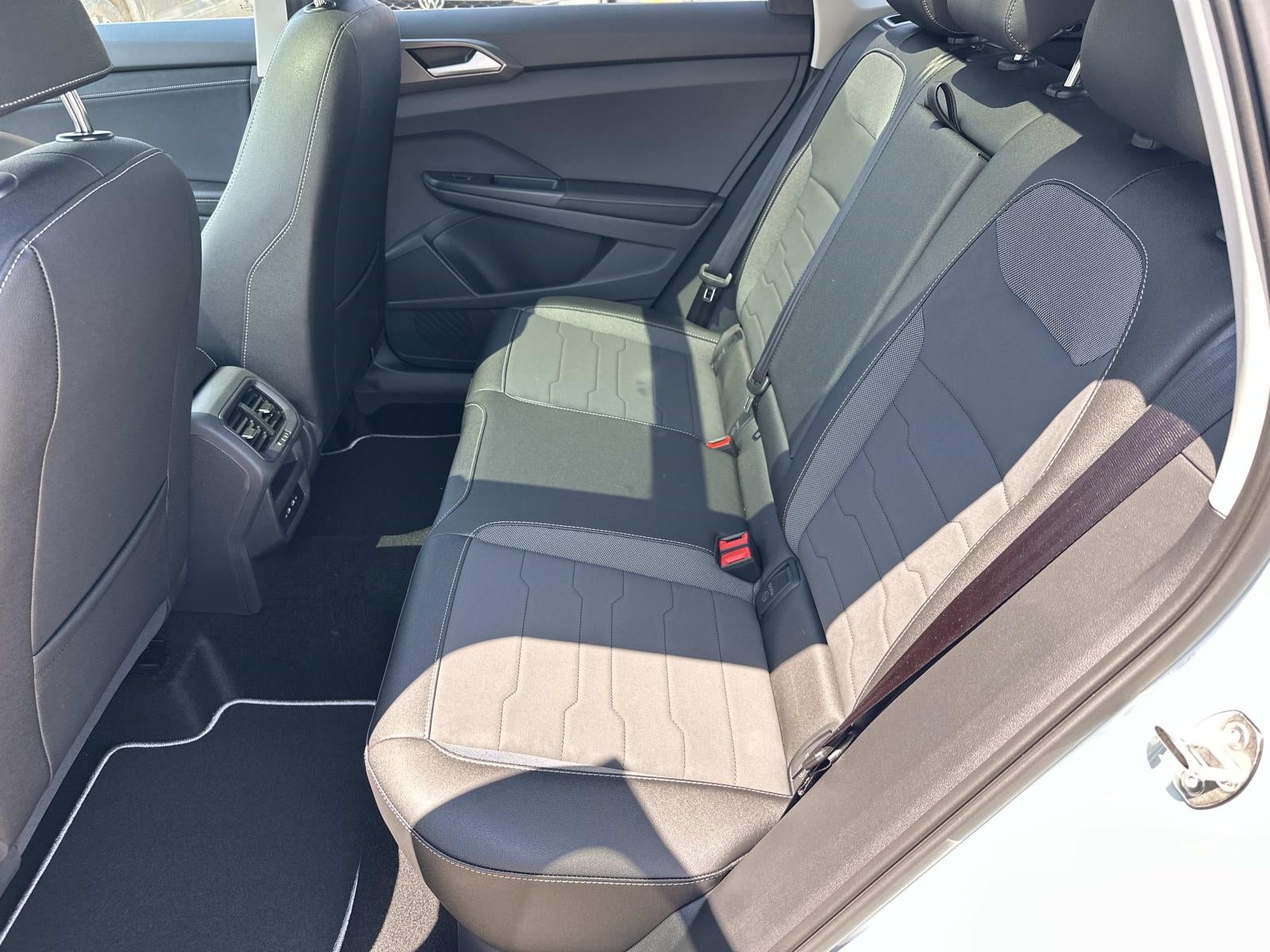 2026 Volkswagen Taos SE Black FWD