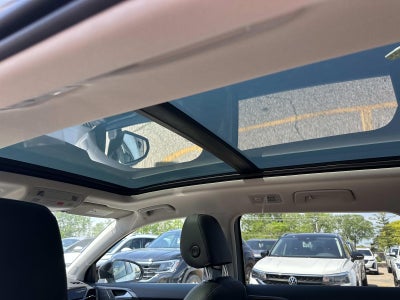 2026 Volkswagen Taos SE Black FWD