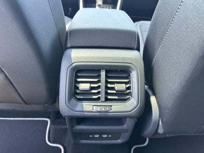 2026 Volkswagen Taos SE Black FWD
