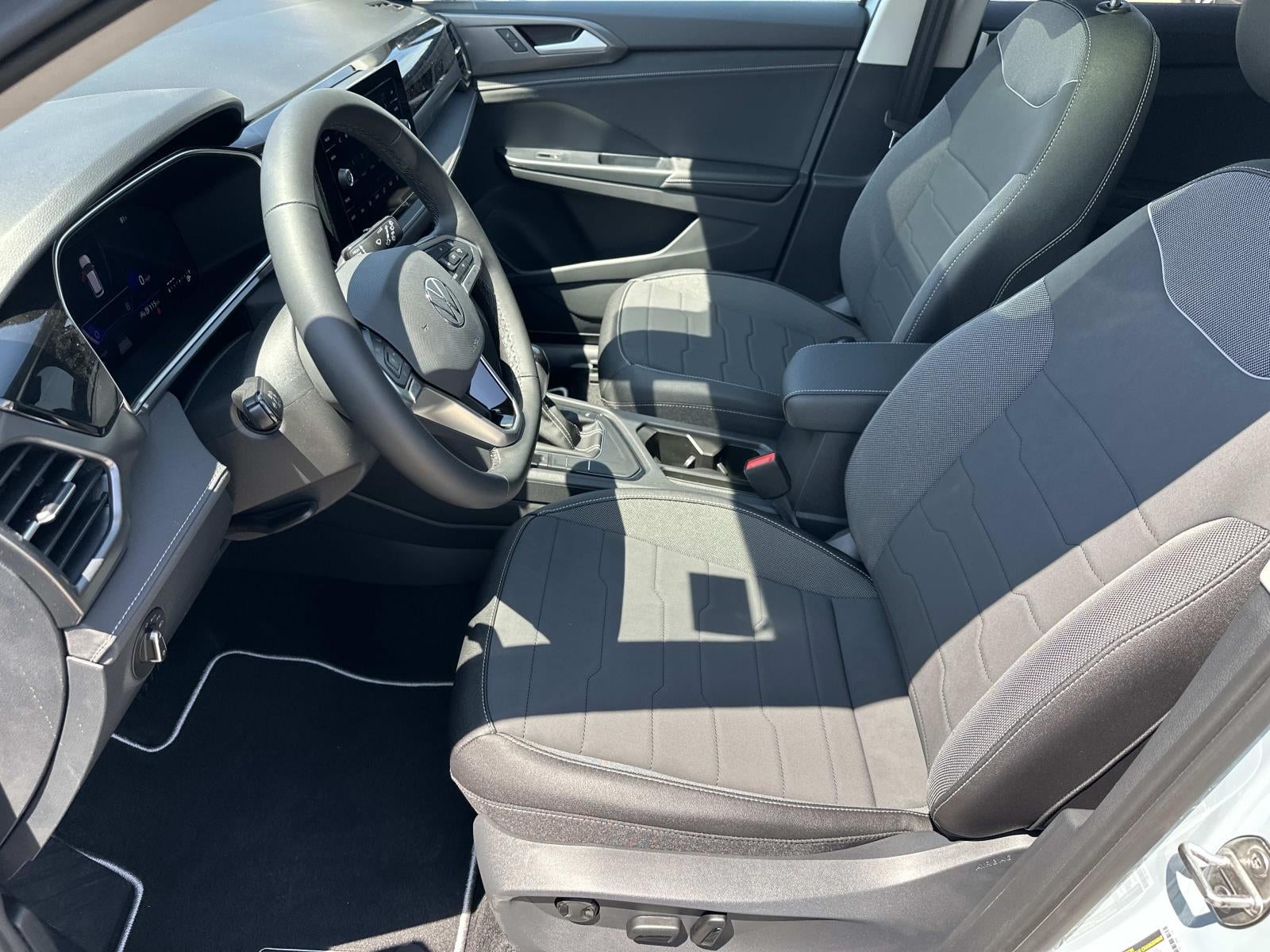 2026 Volkswagen Taos SE Black FWD