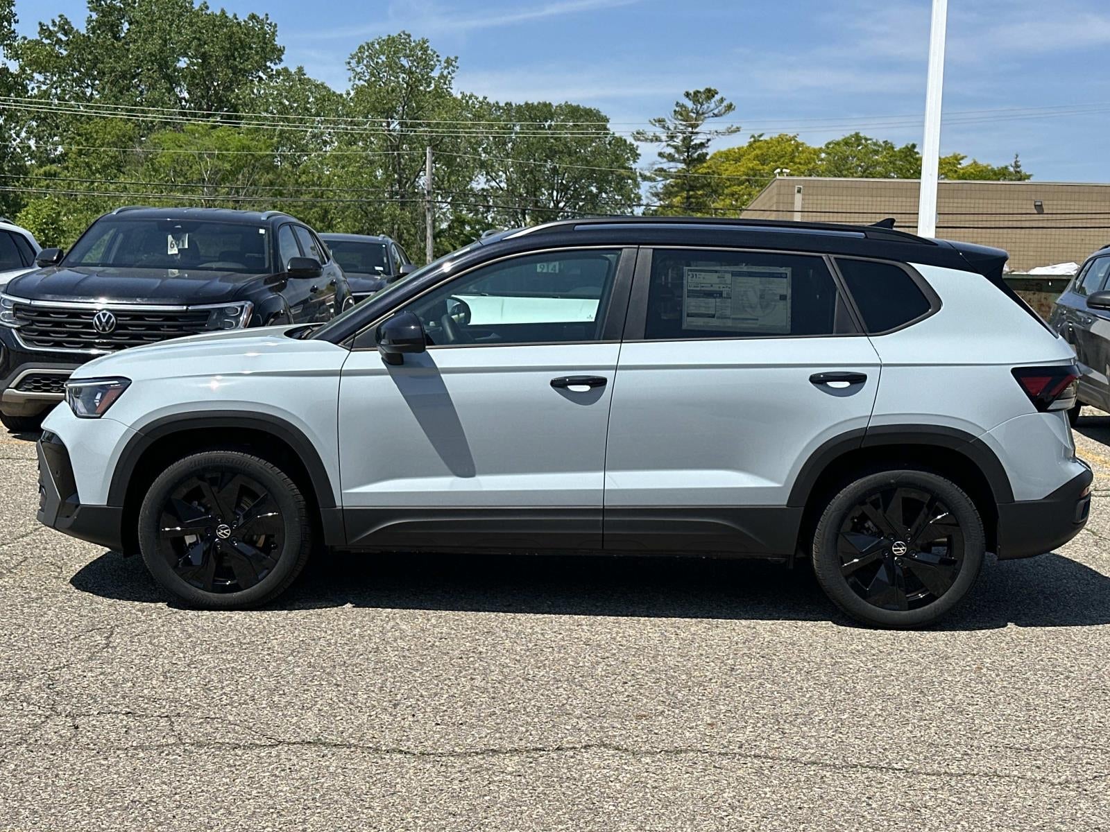 2026 Volkswagen Taos SE Black FWD