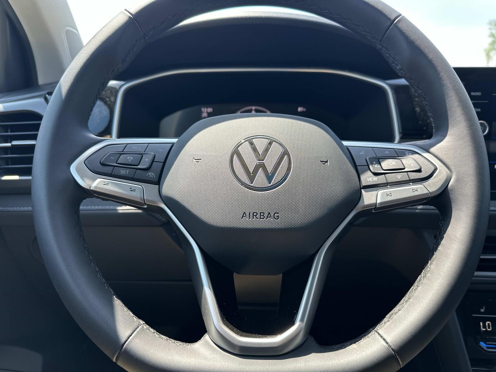 2026 Volkswagen Taos SE Black FWD