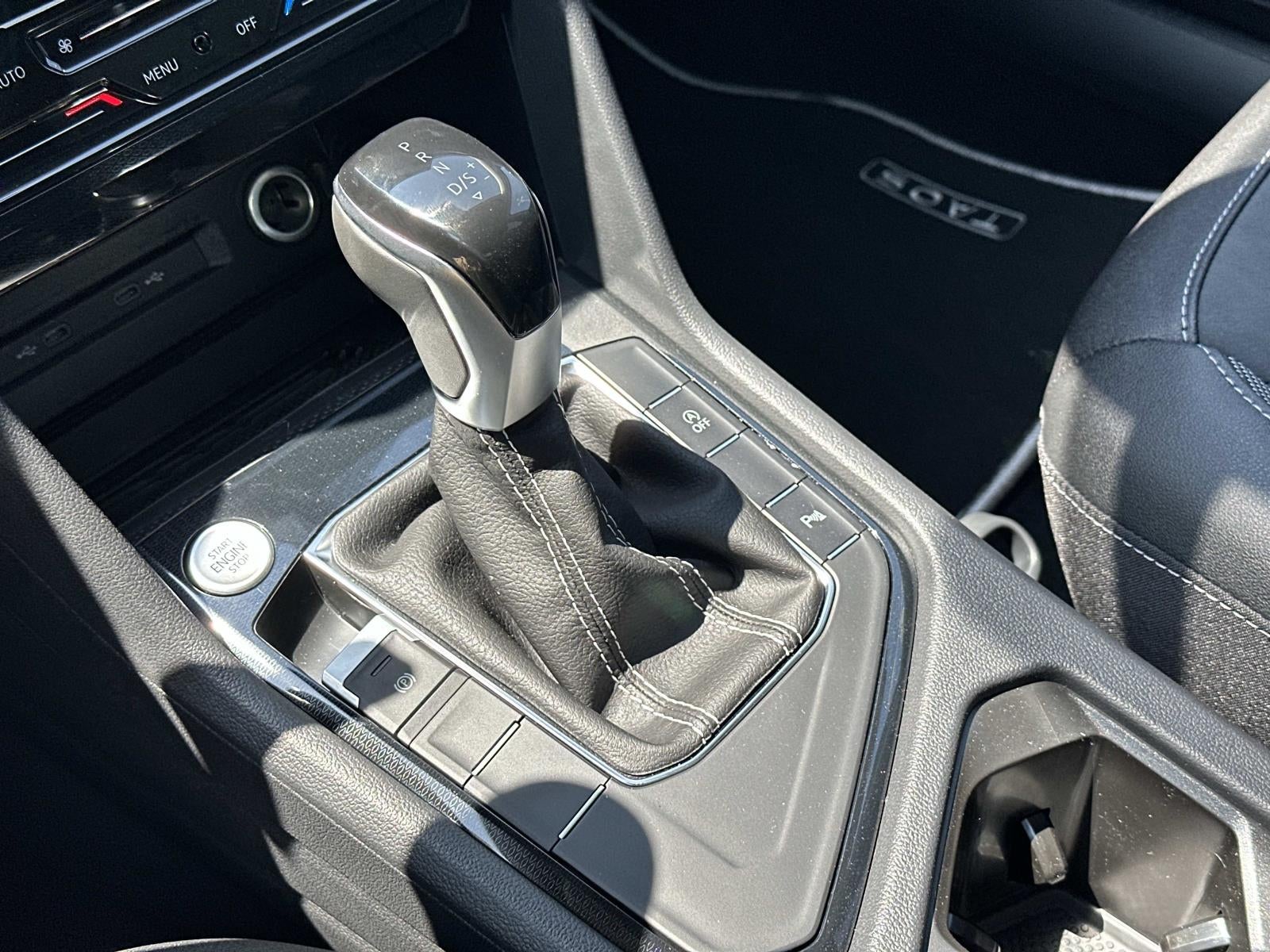 2026 Volkswagen Taos SE Black FWD