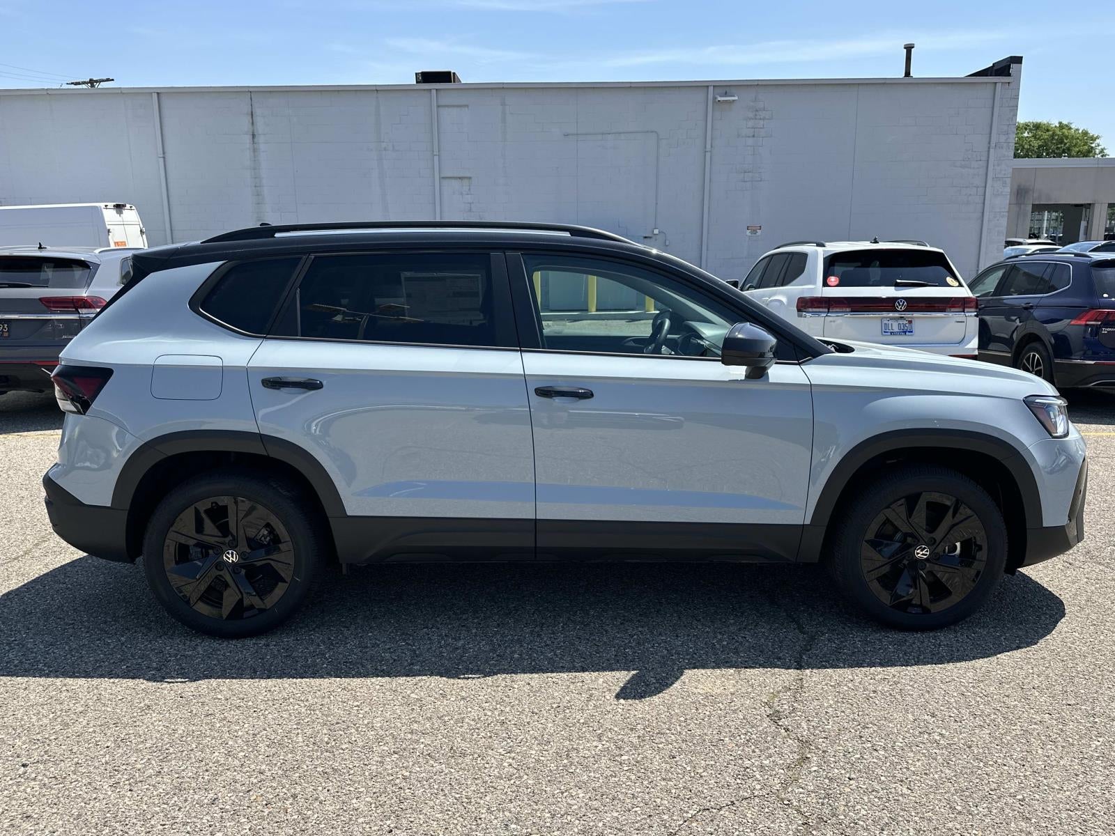 2026 Volkswagen Taos SE Black FWD