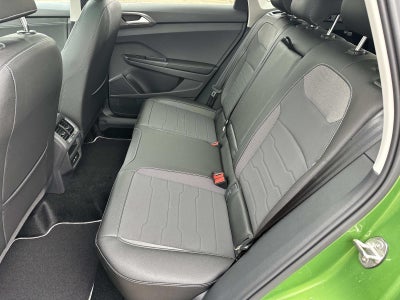 2026 Volkswagen Taos SE Black FWD