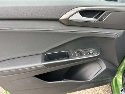 2026 Volkswagen Taos SE Black FWD