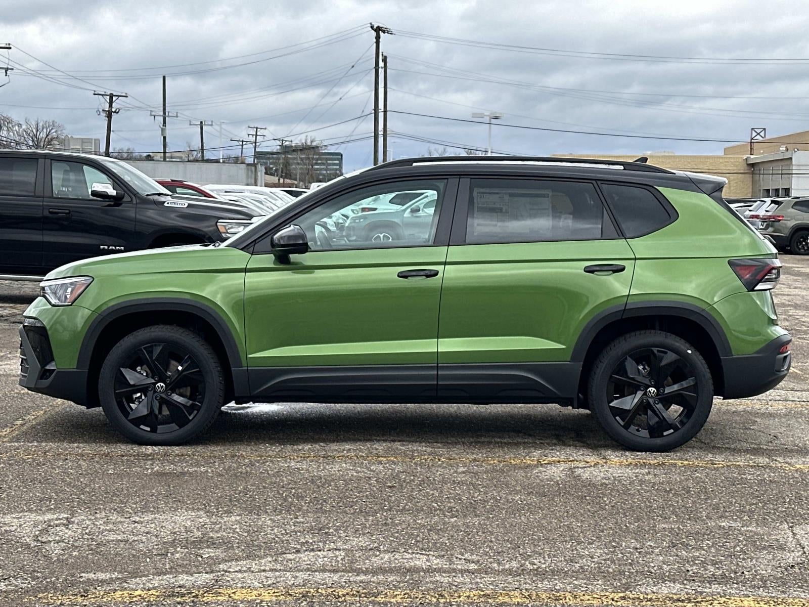 2026 Volkswagen Taos SE Black FWD