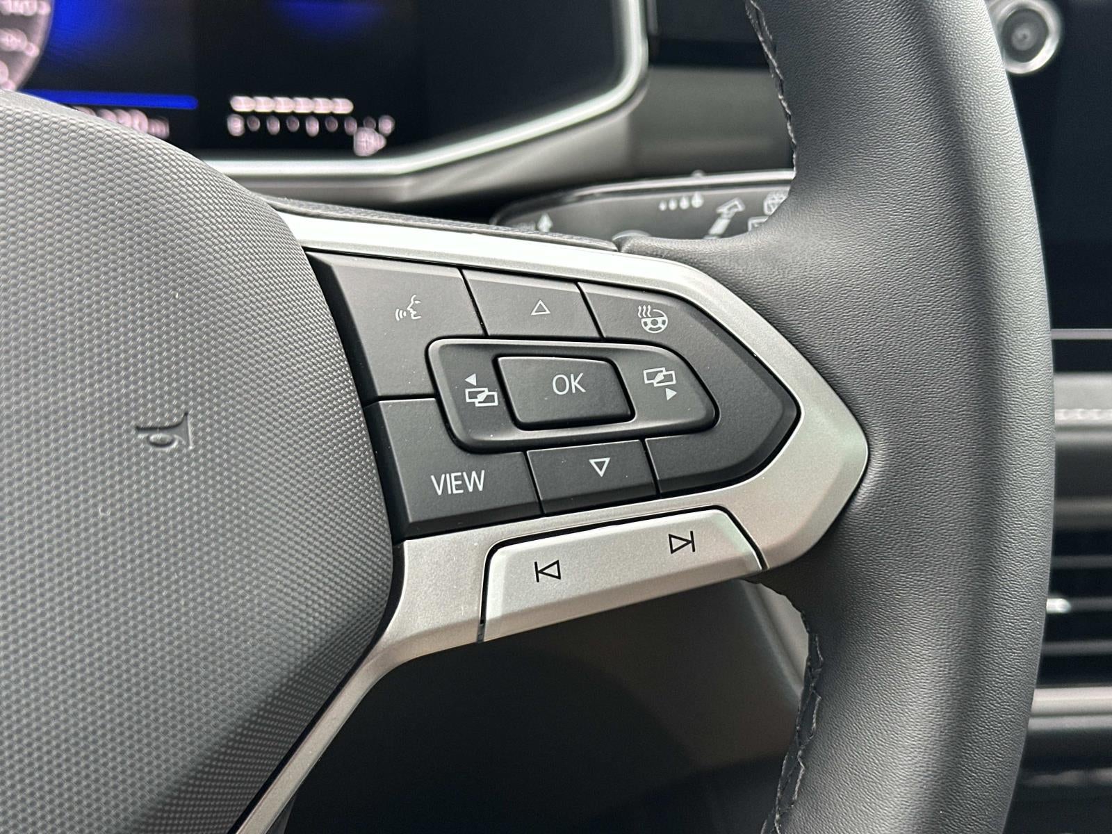 2026 Volkswagen Taos SE Black FWD