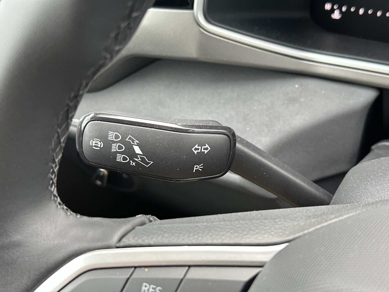 2026 Volkswagen Taos SE Black FWD